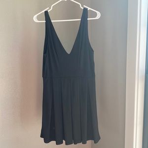 Lulu’s black dress